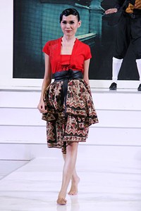 Iwet Ramadhan TikShirt. Gazia Glitz & Glam. Jakarta Fashion Week 2013 at Plaza Senayan. Jakarta. [Foto: Mohammad Abduh/Wolipop]