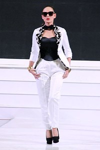 Luna Maya Luna Maya for Hardware. Gazia Glitz & Glam. Jakarta Fashion Week 2013 at Plaza Senayan. Jakarta. [Foto: Mohammad Abduh/Wolipop]