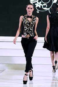 Luna Maya Luna Maya for Hardware. Gazia Glitz & Glam. Jakarta Fashion Week 2013 at Plaza Senayan. Jakarta. [Foto: Mohammad Abduh/Wolipop]