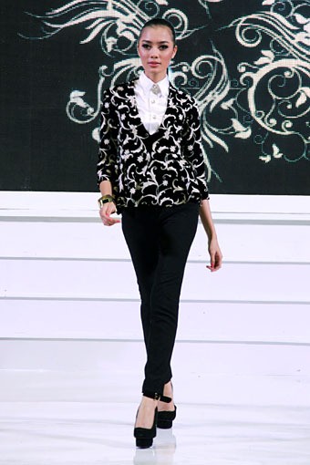 Luna Maya Luna Maya for Hardware. Gazia Glitz & Glam. Jakarta Fashion Week 2013 at Plaza Senayan. Jakarta. [Foto: Mohammad Abduh/Wolipop]