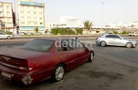 Pemilik mobil sebenarnya masih sayang terhadap mobilnya, tetapi enggan memakainya. Jadi dibiarkan saja teronggok di tempat parkir.