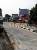 Separator Busway Mulai Ditinggikan