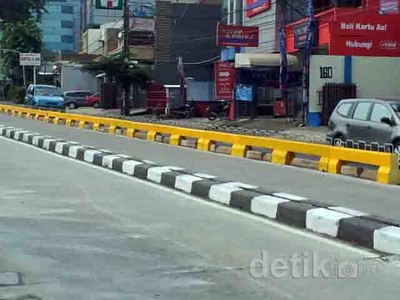 Separator Busway Mulai Ditinggikan