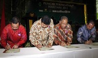 Peringatan hari tata ruang 2012 kali ini menjalin kerjasama dengan Badan Pelestarian Pusaka Indonesia untuk menyiapkan program penataan dan pelestarian kota pusaka (P3KP) .  rizal haryadi