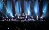 Konser yang digelar di Mata Elang International Stadium, Ancol, Jakarta, itu bertajuk HITMAN David Foster & Friends Asia Tour 2012.