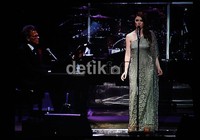 David Foster membawakan sedikitnya 14 lagu dengan durasi kurang lebih selama dua setengah jam.