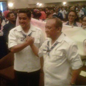 Kompak Berkemeja Putih, Dede-Lex Daftar ke KPU Jabar