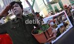 Aksi Menolak Pengusuran Rumah Dinas Veteran