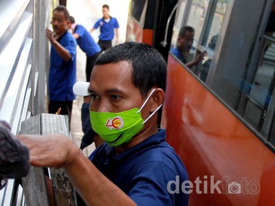 Perawatan Halte Trans Jakarta