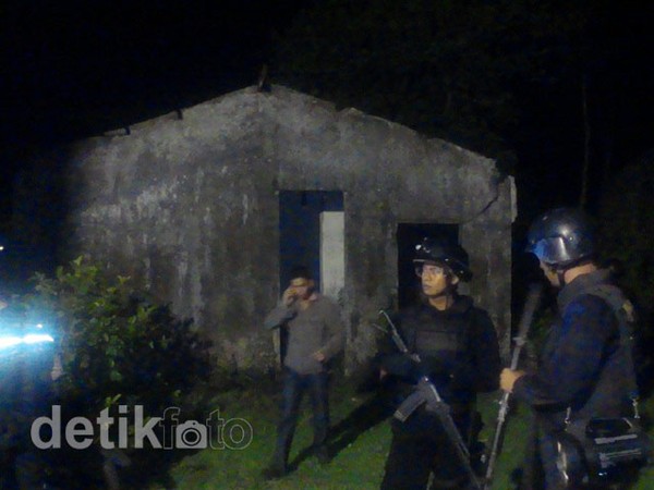 Pelempar Bom ke Gubernur Sulsel Dikejar Brimob