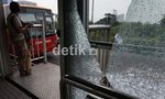 Dorrr.. ! Kaca Halte Busway Ditembak