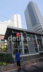 Perawatan Halte Trans Jakarta