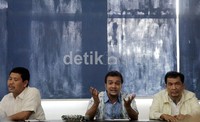 Kiri-kanan) Mantan anggota KPU I Gusti Putu Artha, Koordinator SIGMA Said Salahudin dan Ketua Partai Pengusaha dan Pekerja Indonesia (PPPI) Daniel Hutapea. Ketiganya menyayangkan konflik antara komisioner KPU dengan Sekretariat Jenderal (Setjen) KPU yang berdampak pada verifikasi administratif parpol.