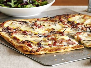 Krenyes Gurih Tarte Flambee, Pizza Tipis dari Alsace