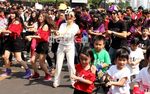 Syahrini Nyanyi Bareng Teman Teristimewa