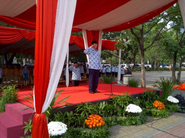 Pakai Peci, Ahok Pimpin Apel Peringatan Hari Pahlawan