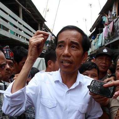 Jokowi Punya 12 Kemeja Putih dan Pilih Tukang Cukur Daripada Nyalon