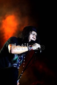 Inilah aksi-aksi panggung RI 1 yang sangat atraktif dengan para penggemar musik rock di Lapangan D Senayan.