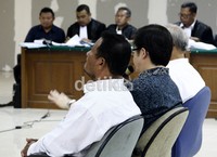 Amran Batalipu mendengarkan keterangan para saksi. Ramses/detikcom.