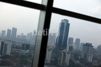 Ratusan gedung pencakar langit, mewarnai tata ruang Kota Jakarta, Senin (12/11).