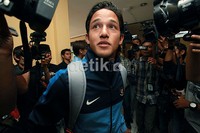 Irfan tiba di Mapolsek Tanah Abang, Jl Penjernihan, Jakarta Pusat, pukul 11.45 WIB.