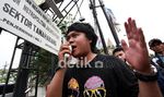 Pendukung Diego Demo Polsek Tanah Abang