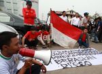 Pendukung Diego Demo Polsek Tanah Abang