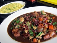 Inilah Chicken Coq Au Vin-style, Red Wine Braised Free Range Chicken with Mushrooms, Onion and Lardons, Macaroni Pasta. (Fitria Rahmadianti/Detikfood)
