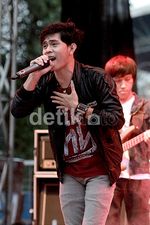 Cakra Khan Bikin Ibu-Ibu & ABG Galau