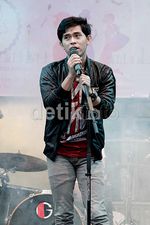 Cakra Khan Bikin Ibu-Ibu & ABG Galau