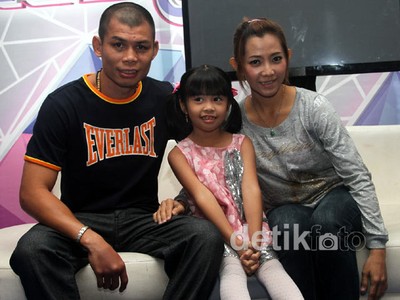 Chris John & Keluarganya