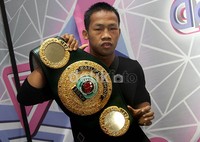 Daud berhasil mempertahan gelar setelah mengalahkan Choi Tseveenpurev dengan nilai 117-111, 119-110, 118-110. Gusmun/detikcom.