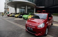 Masing-masing Mirage yang diisi penuh 4 penumpang di dalamnya menempuh jarak kurang lebih 150 km yang ditempuh selama lebih dari 6 jam melalui berbagai jenis jalan seperti tol, jalan perkotaan yang penuh dengan kemacetan lalu lintas yang padat hingga jalan di pegunungan yang menanjak. (dok KTB)