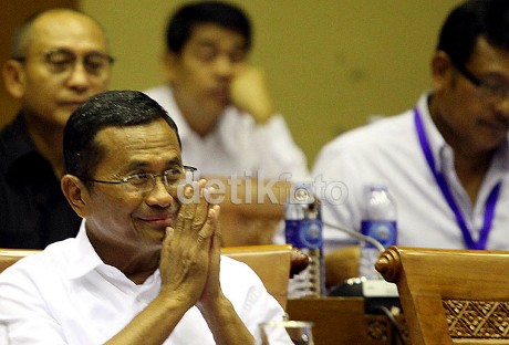 Usai Diberondong Komisi VII DPR, Dahlan Umbar Senyuman