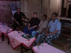 Mensos Tidur di Rumah Mak Zaitun di Blitar & Ziarah ke Makam Bung Karno