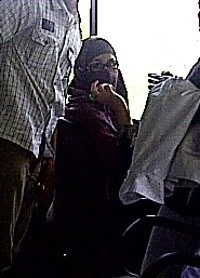 Aih...Neneng Buka Cadar di Pengadilan Tipikor