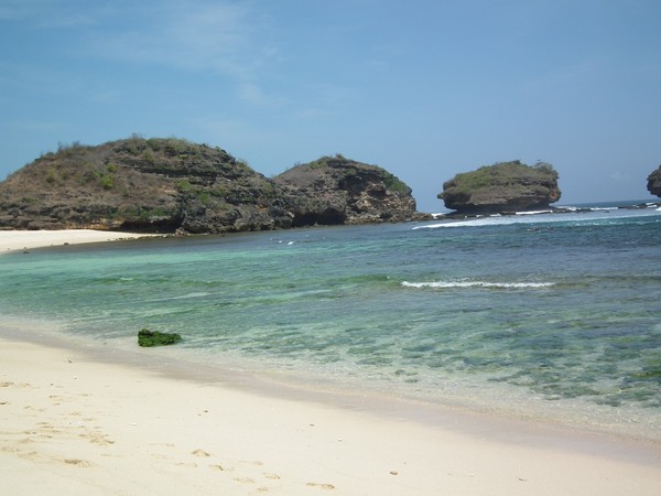 Pantai Watu Karung Di Pacitan Surga Surfing Saingan Bali