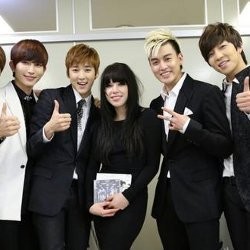 U-Kiss Hadiahkan Album pada Carly Rae Jepsen