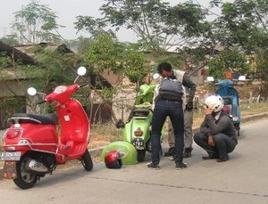 Busi Vespa Sering Rusak di Tengah Jalan? Ini Trik Mengatasinya