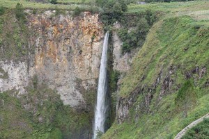 Perjalanan Menuju Air Terjun Sipiso-piso, Dahsyat!