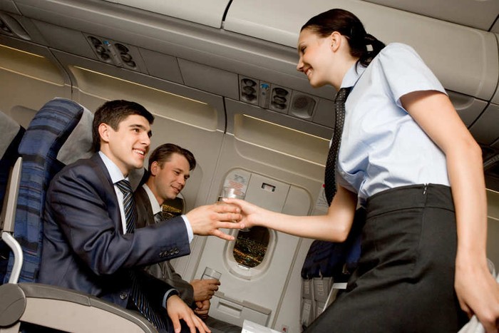 Penumpang yang Memikat Hati Pramugari