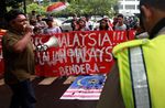 Kecam Pemerkosaan TKI, Bendera Malaysia Dibakar