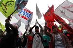 Ratusan Buruh Kembali Berdemo di Balai Kota