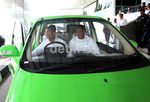 Dipanggil DPR, Dahlan Iskan Setir Mobil Listrik