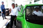 Dipanggil DPR, Dahlan Iskan Setir Mobil Listrik