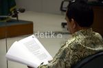 Baca Pledoi, Rustam Pakaya Menangis