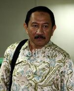 Baca Pledoi, Rustam Pakaya Menangis