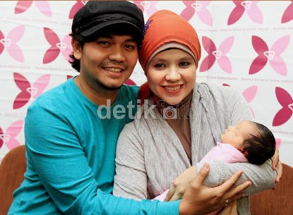 Baru 6 Bulan, Anak Indra Bekti Diajarkan Fitnes