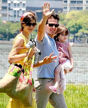 Demi Suri, Katie Holmes & Tom Cruise Rayakan Thanksgiving Bersama