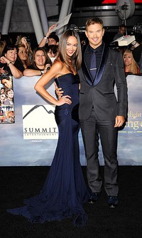 Kellan Lutz hadir bersama Sharni Vinson. Jason Merritt/Getty Images.